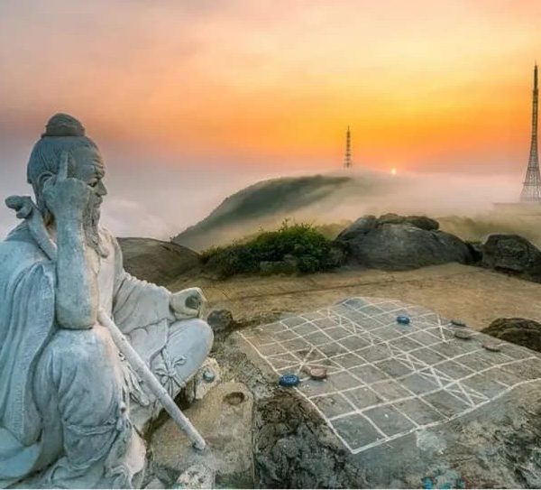 Tiên ông đánh cờ trên đỉnh Bàn Cờ