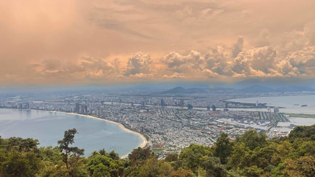 Toàn cảnh Đà Nẵng nhìn từ Sơn Trà