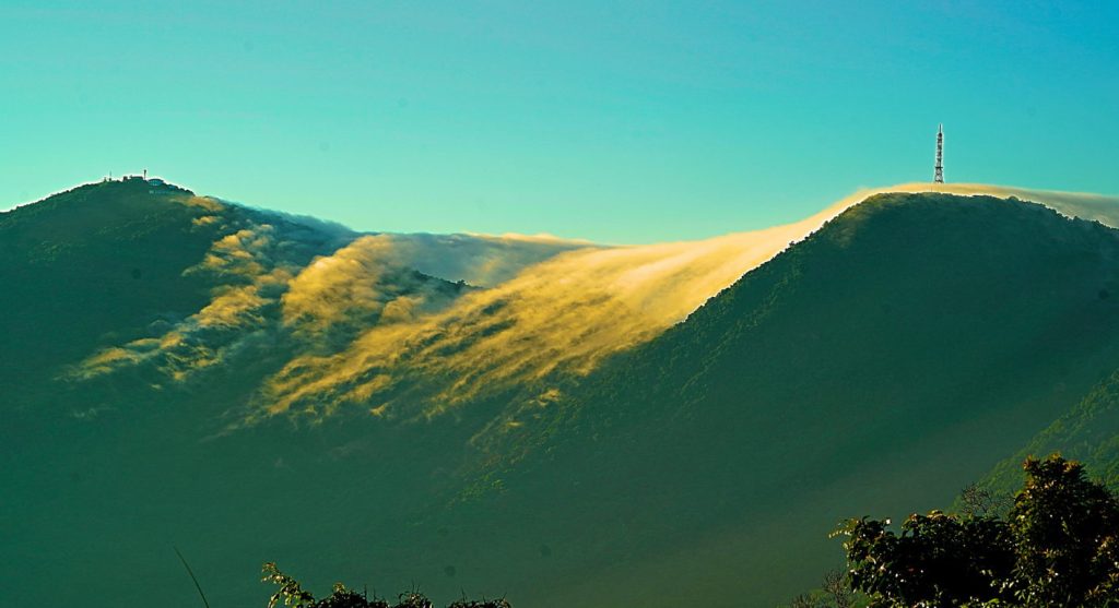 Đỉnh Sơn Trà sáng sớm